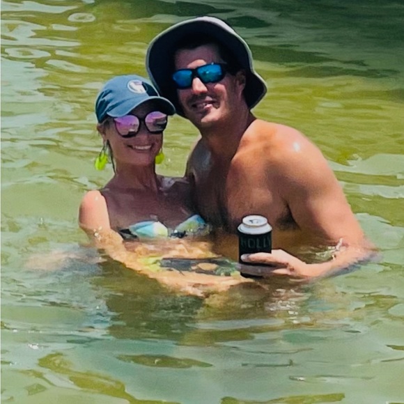 Meet your Posher, Hillary - Picture 2 of 4